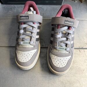 Adidas Low Forum 84 Home Alone Edition. Size 5 kids.